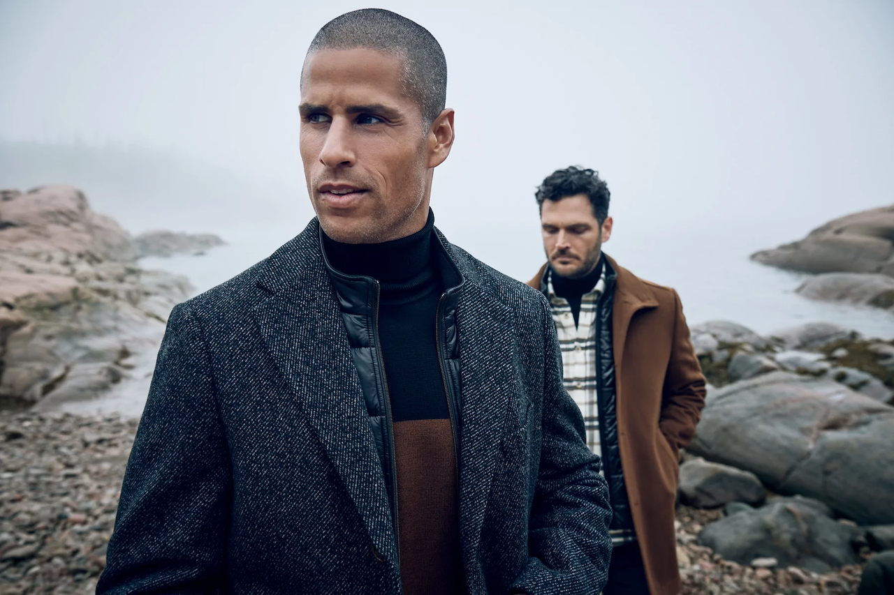 Une veste ou un manteau impeccable porté par-dessus saura compléter votre ensemble