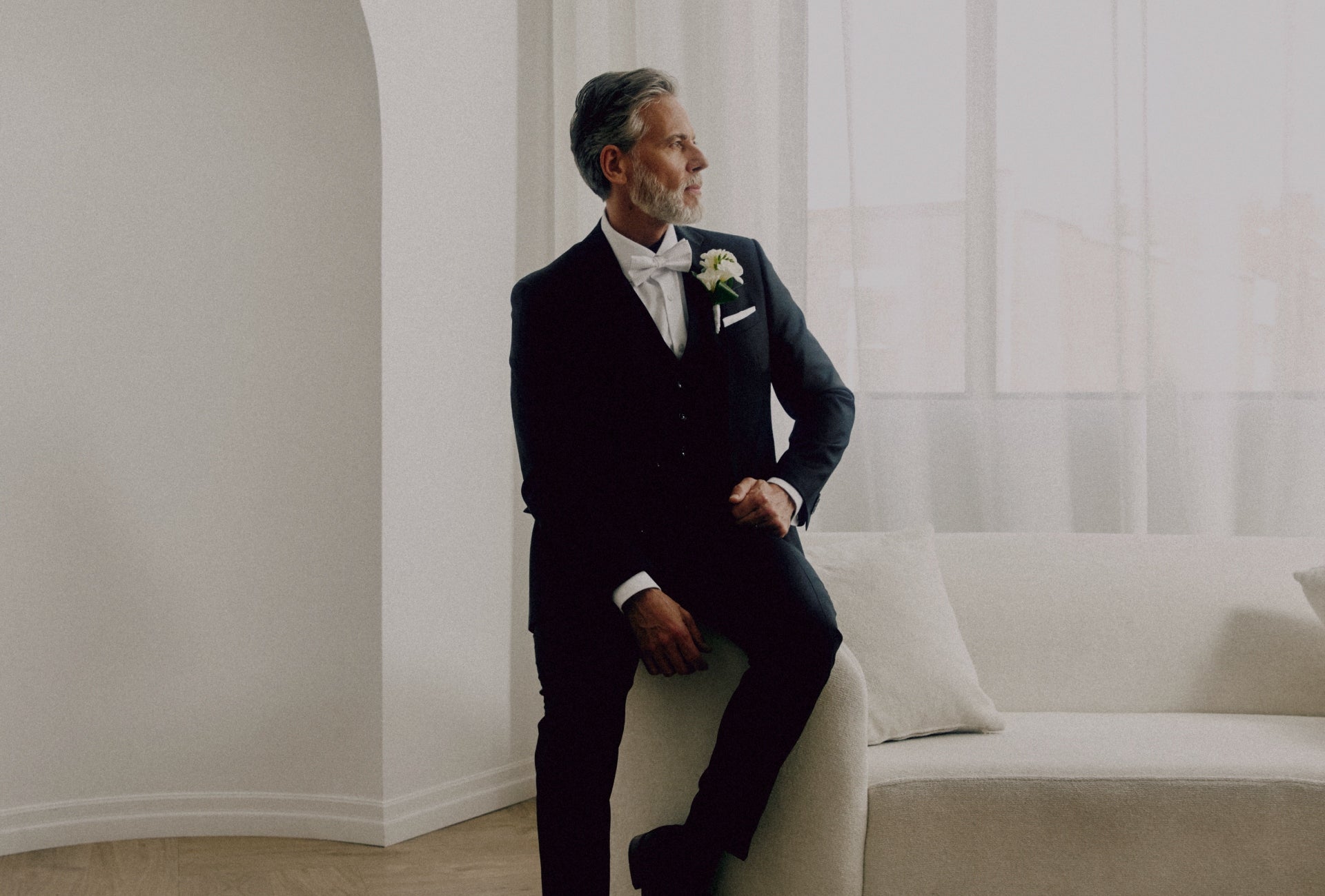 Quelle tenue décontractée pour hommes choisir quand on est invité à un mariage?